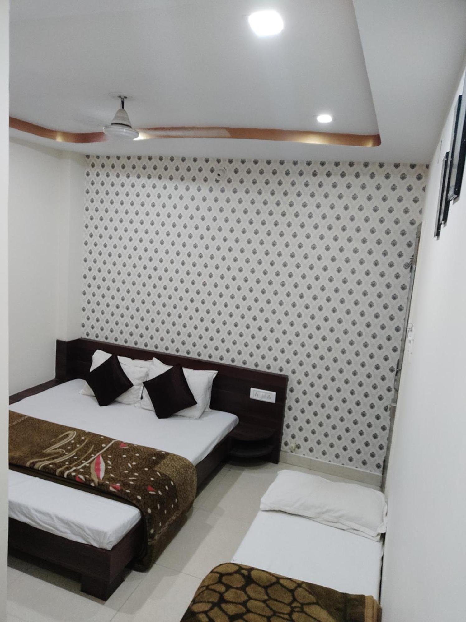 Hotel Vrandavan Palace Near Mahakal Temple Ujjain Exterior foto